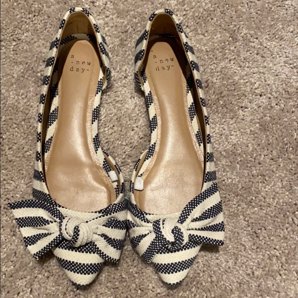 NEW Size 6.5 Blue/White Flats with Bow